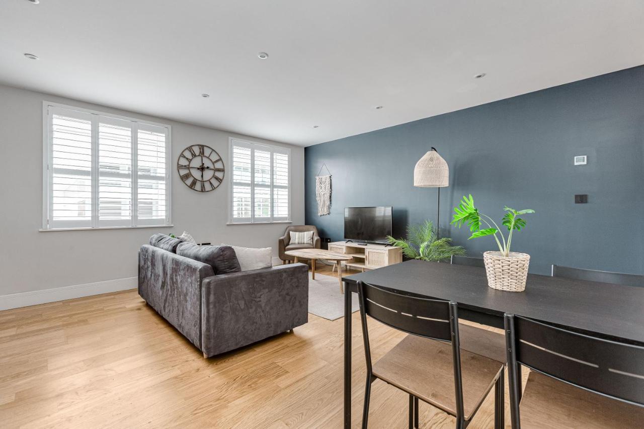 Charming 1 Bedroom Apt , Town Centre, Wifi, Free Parking By Tent Serviced Apartments Staines-upon-Thames Екстериор снимка