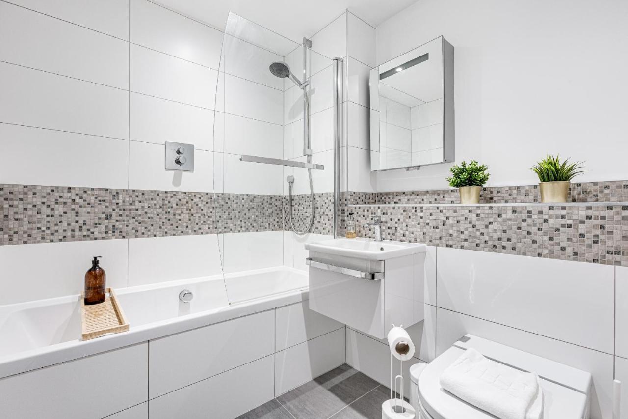 Charming 1 Bedroom Apt , Town Centre, Wifi, Free Parking By Tent Serviced Apartments Staines-upon-Thames Екстериор снимка